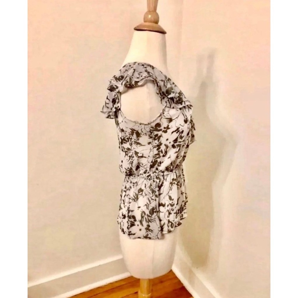 Express Ruffled Floral Blouse - Picture 3 of 5